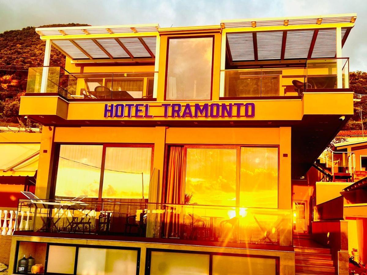 Villa Tramonto Vlore Radhimë Buitenkant foto