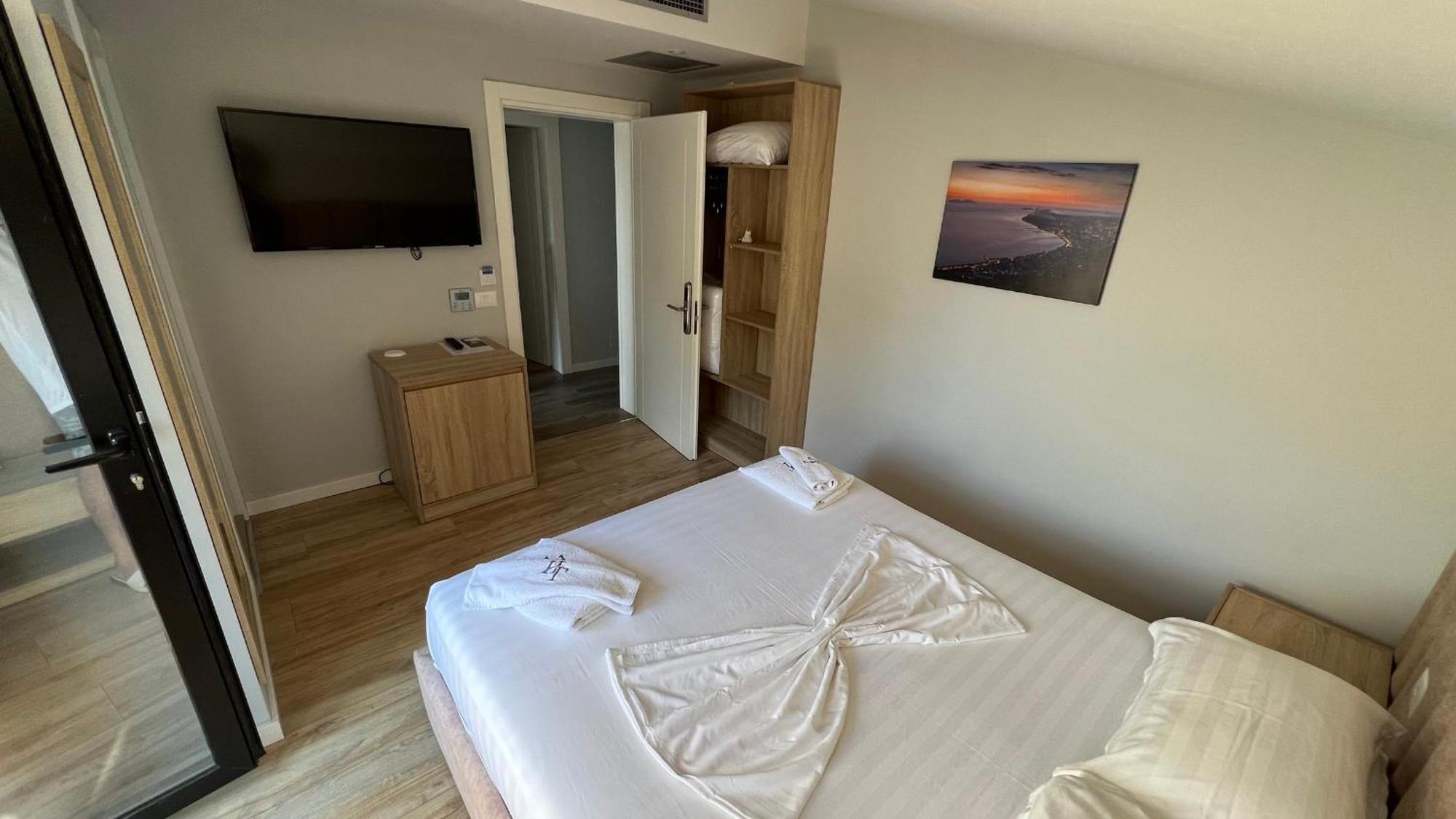 Villa Tramonto Vlore Radhimë Buitenkant foto