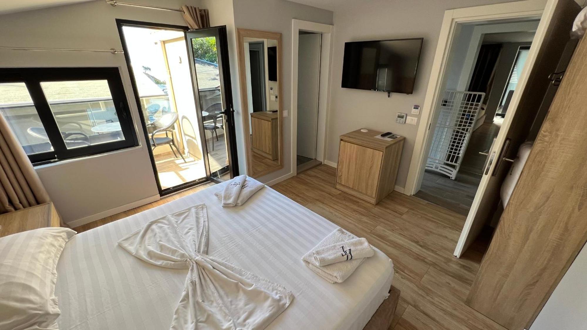 Villa Tramonto Vlore Radhimë Buitenkant foto
