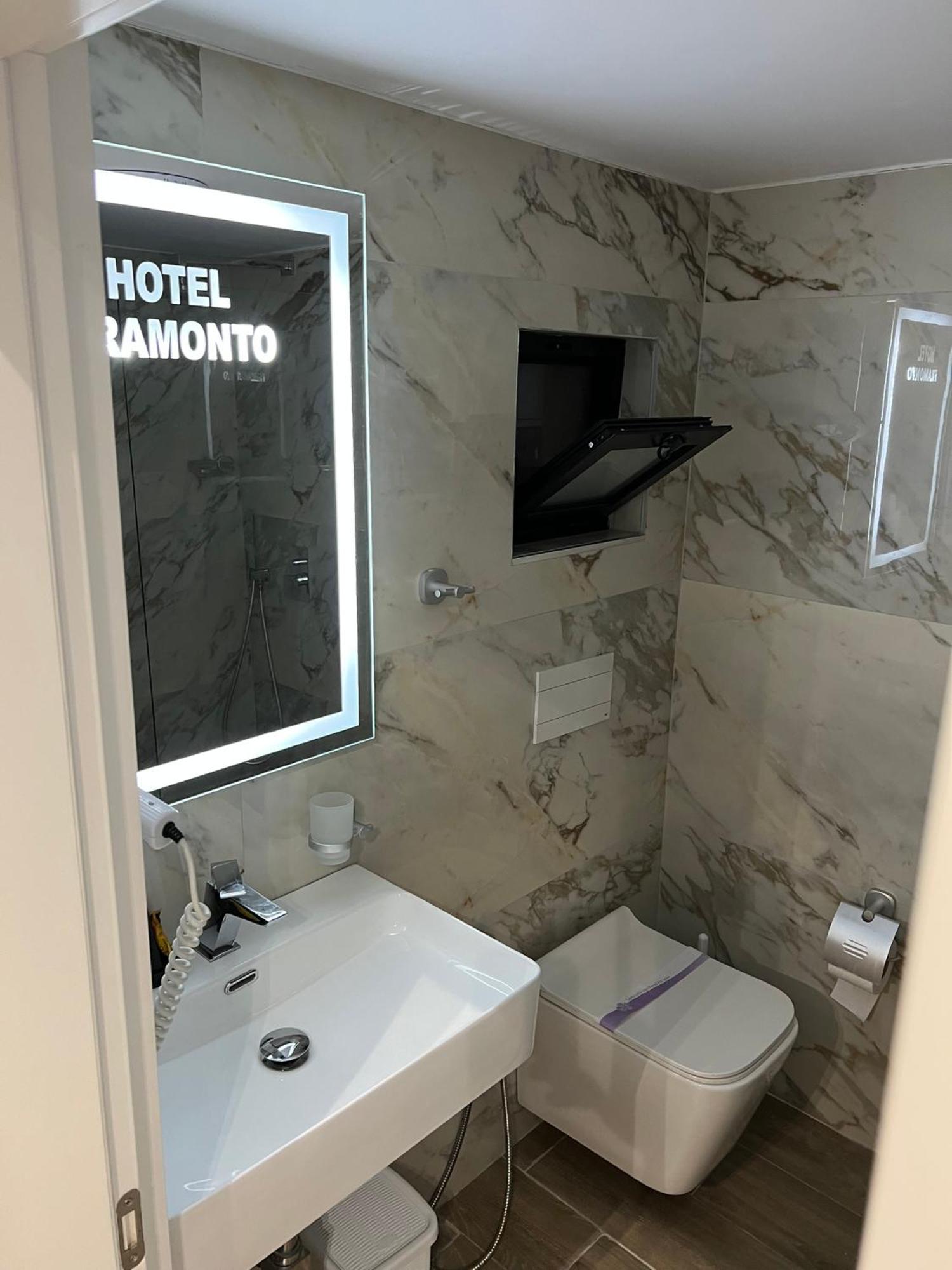 Villa Tramonto Vlore Radhimë Buitenkant foto
