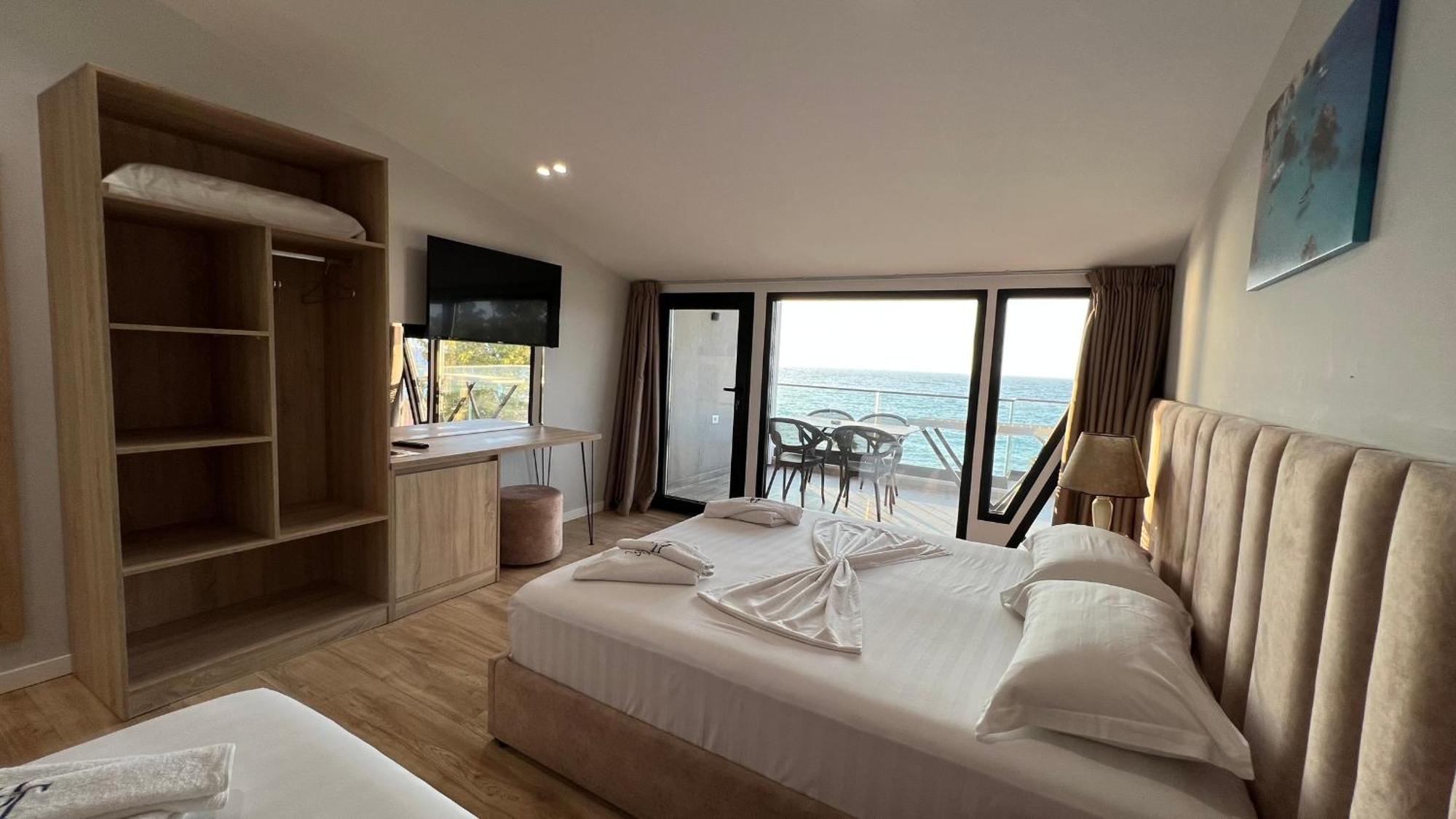 Villa Tramonto Vlore Radhimë Buitenkant foto