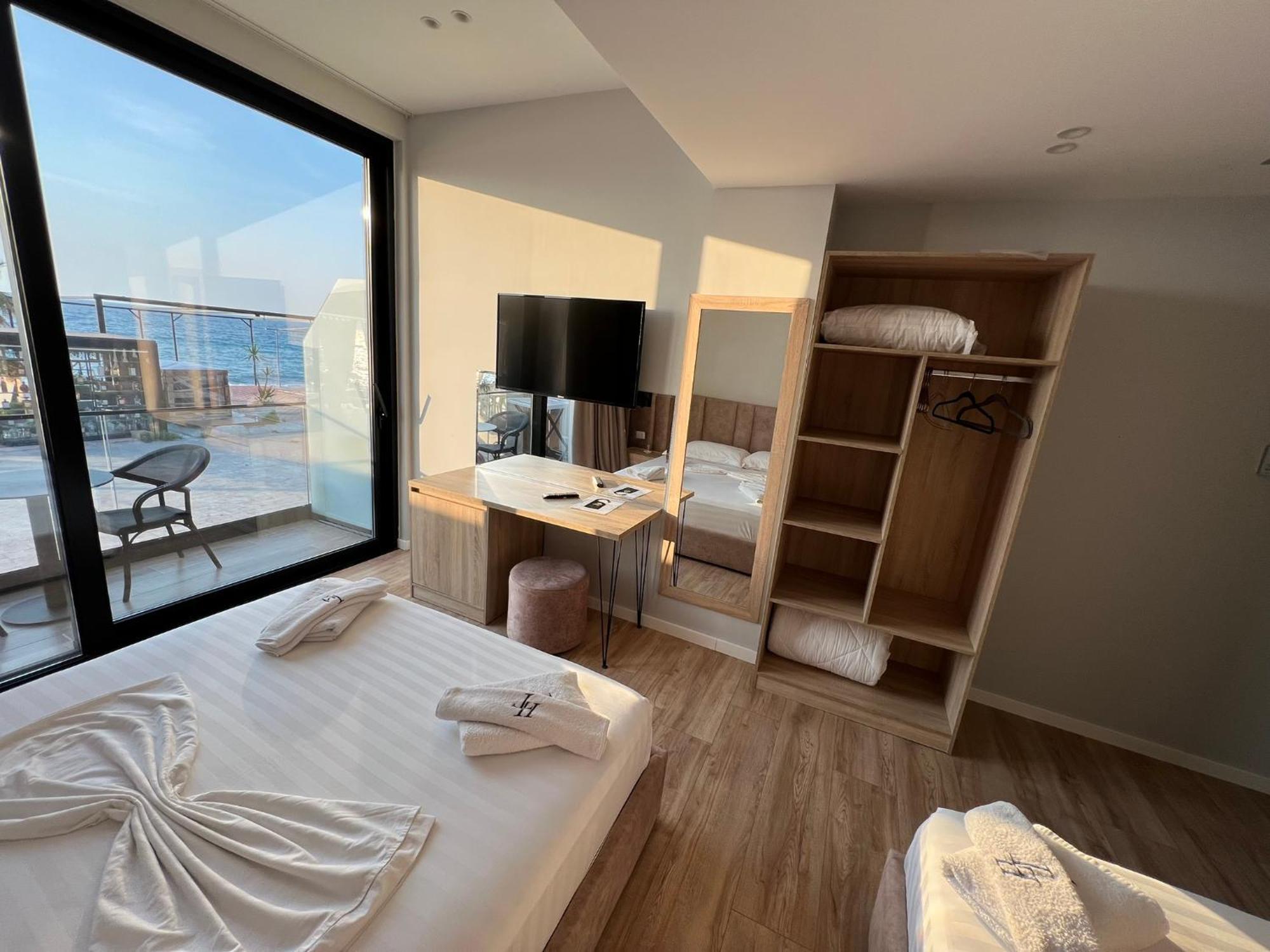 Villa Tramonto Vlore Radhimë Buitenkant foto