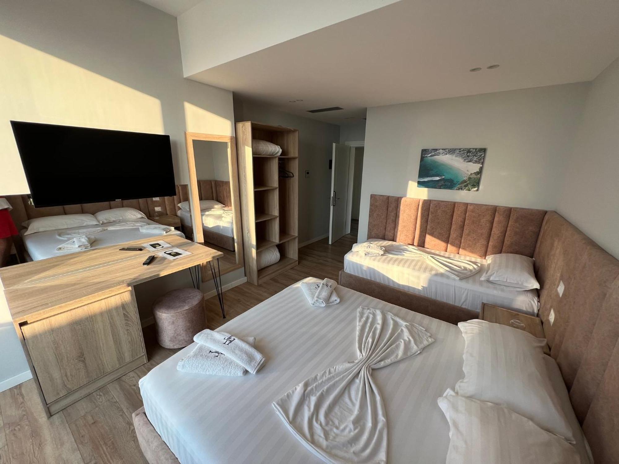 Villa Tramonto Vlore Radhimë Buitenkant foto